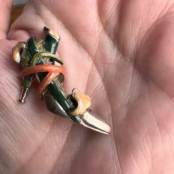 Kenneth Jay Lane Vintage Enamel Leaf Brooch - Picture 2 of 4